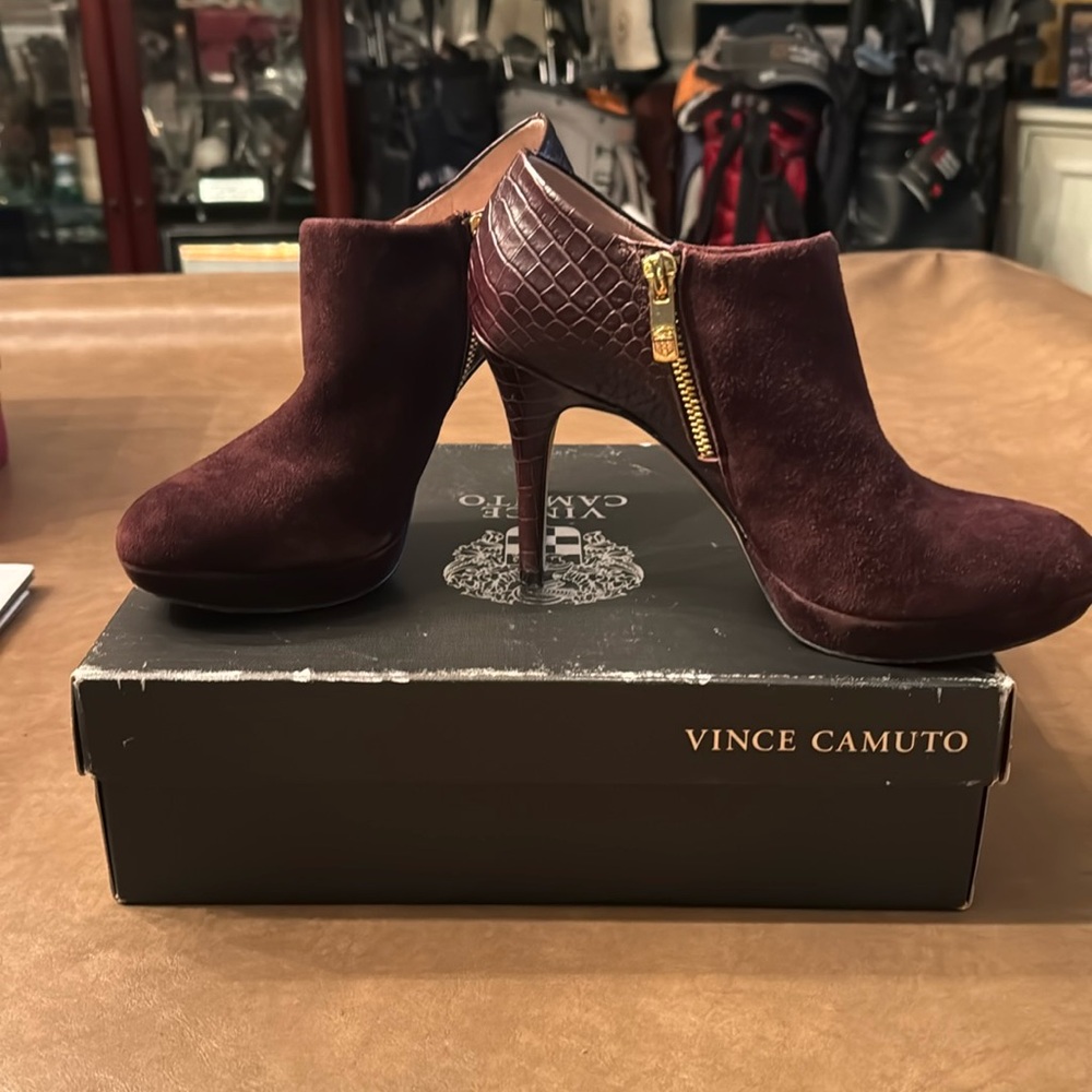 Brown suede/leather high heel shoe boots…